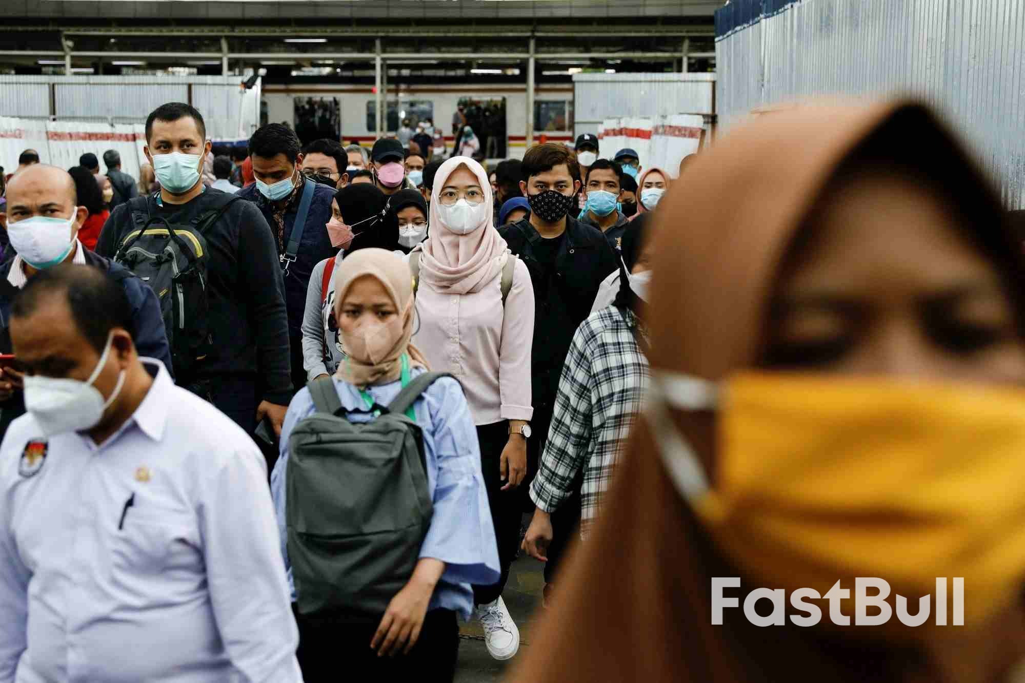 Indonesia Relaxes Mask Mandates, Scraps Tests for Travellers as It Learns To 'Live with The Virus'_1 Indonesia Relaxes Mask Mandates, Scraps Tests for Travellers as It Learns To 'Live with The Virus'_1