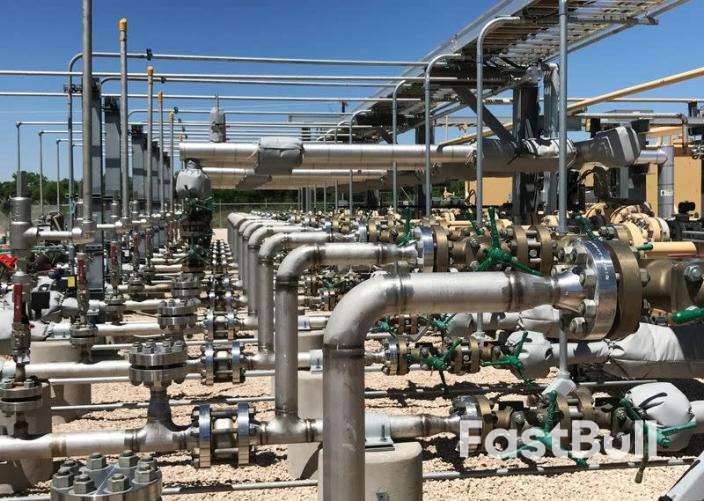 Occidental to Cut Debt and Distribute Cash, Won't Raise Oil Output_1