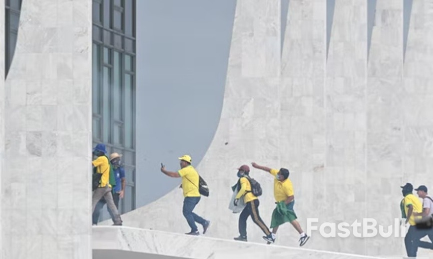 惊人相似！巴西国会周日涌入数千暴徒 美民主党人迅速借题发挥_1