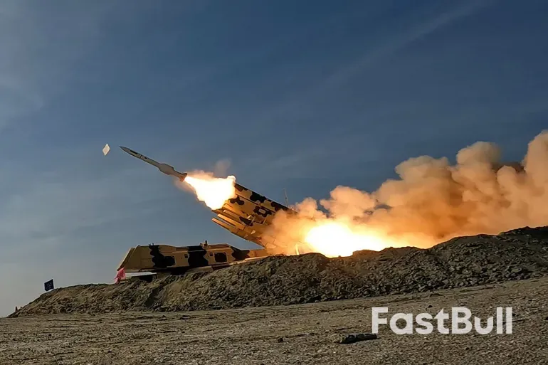 伊朗接连向以色列发射导弹_1