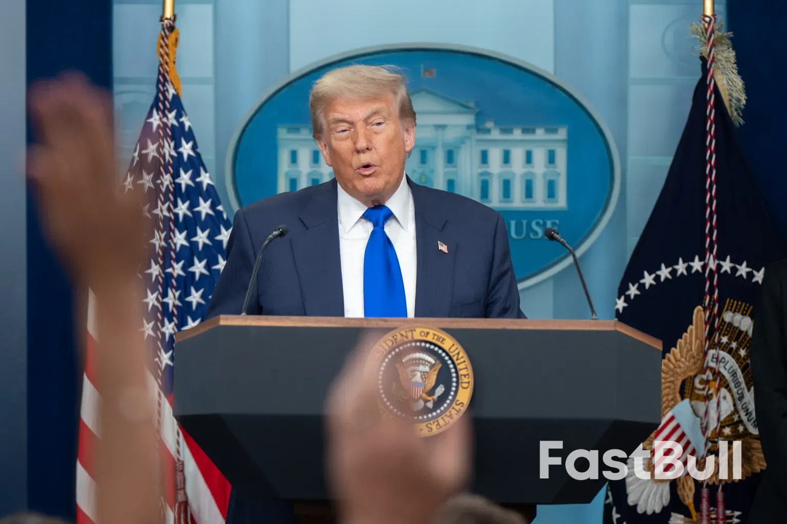 特朗普再挥关税大棒:一边对14国加税,一边延长谈判期_2 特朗普再挥关税大棒:一边对14国加税,一边延长谈判期_2