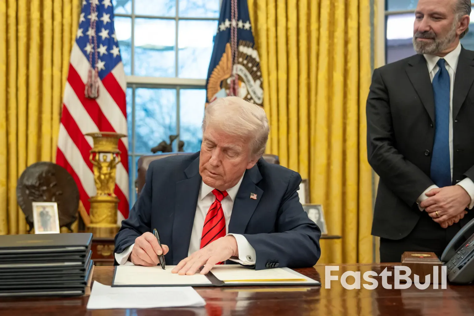 特朗普再挥关税大棒:一边对14国加税,一边延长谈判期_1 特朗普再挥关税大棒:一边对14国加税,一边延长谈判期_1