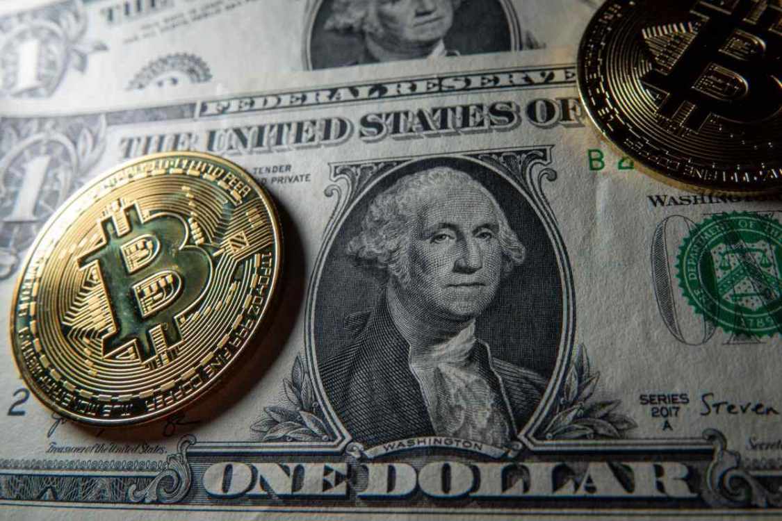 Fed Rate Cut Bets Pressure Dollar as Bitcoin Hits New Record - FastBull