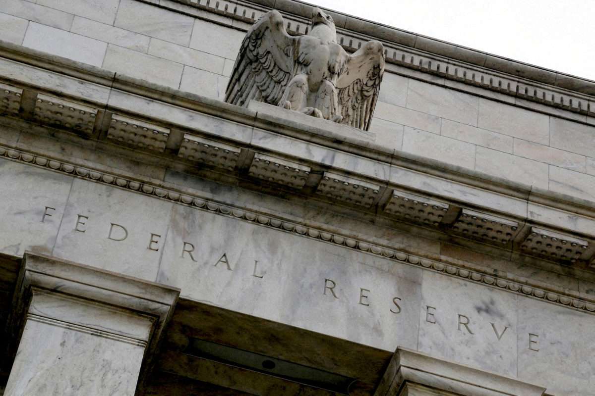 A Turning Point for the Fed: Interest Rate Cuts Begin Amid Political  Pressures and Labor Market Weakness - FastBull