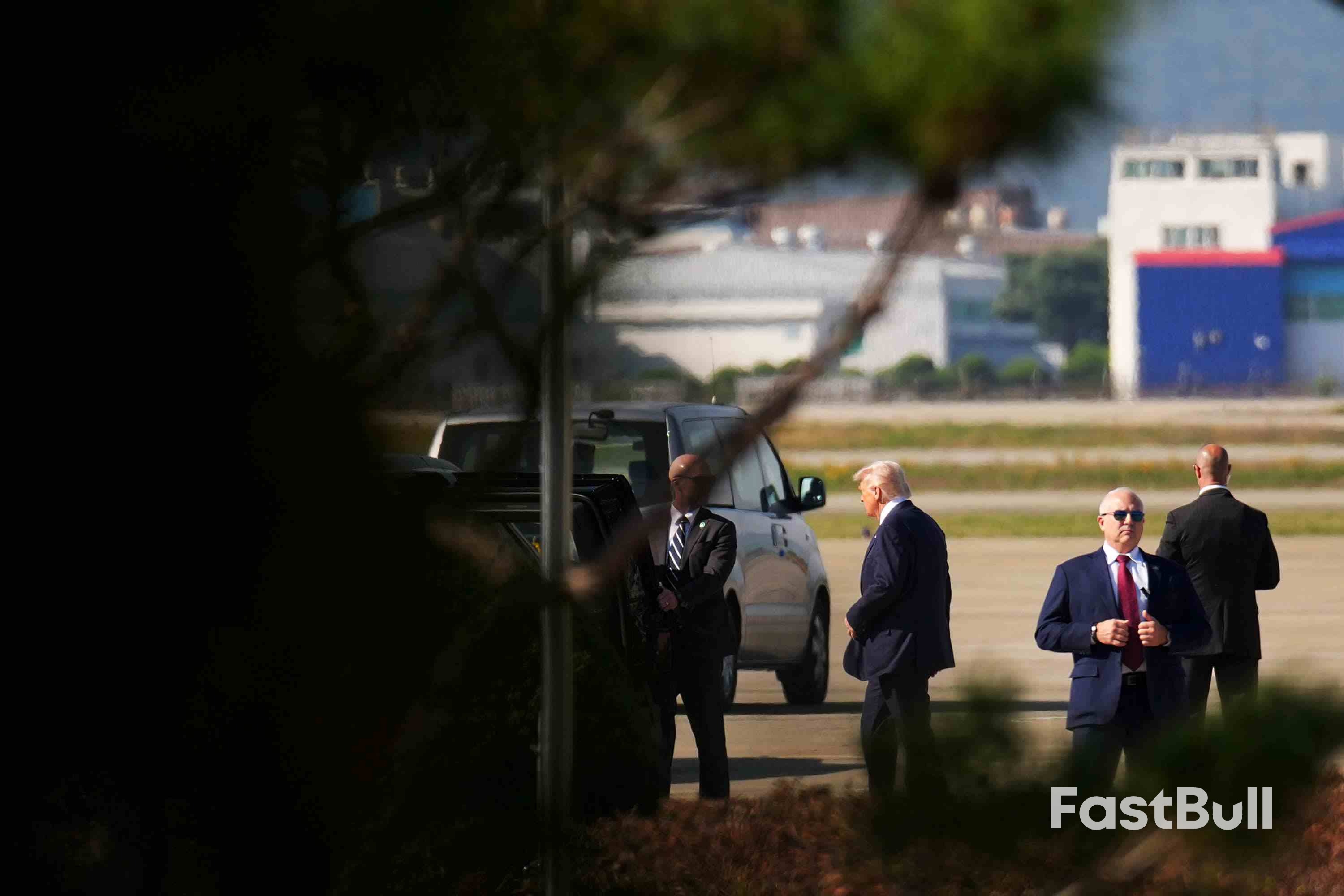 Trump And Xi Land In Busan For Highly Anticipated Meeting Over Trade_1 Trump And Xi Land In Busan For Highly Anticipated Meeting Over Trade_1