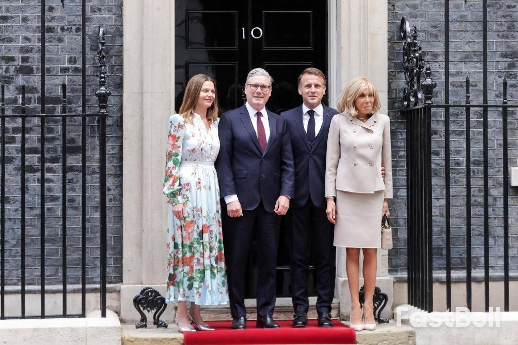 偷渡客的小船，英国政府的风浪_1