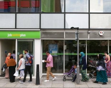 ตลาดแรงงานสหราชอาณาจักรยังคงอ่อนตัวลงอย่างต่อเนื่อง อัตราการว่างงานแตะระดับสูงสุดในรอบ 4 ปี และการเติบโตของค่าจ้างชะลอตัวลง_1 ตลาดแรงงานสหราชอาณาจักรยังคงอ่อนตัวลงอย่างต่อเนื่อง อัตราการว่างงานแตะระดับสูงสุดในรอบ 4 ปี และการเติบโตของค่าจ้างชะลอตัวลง_1