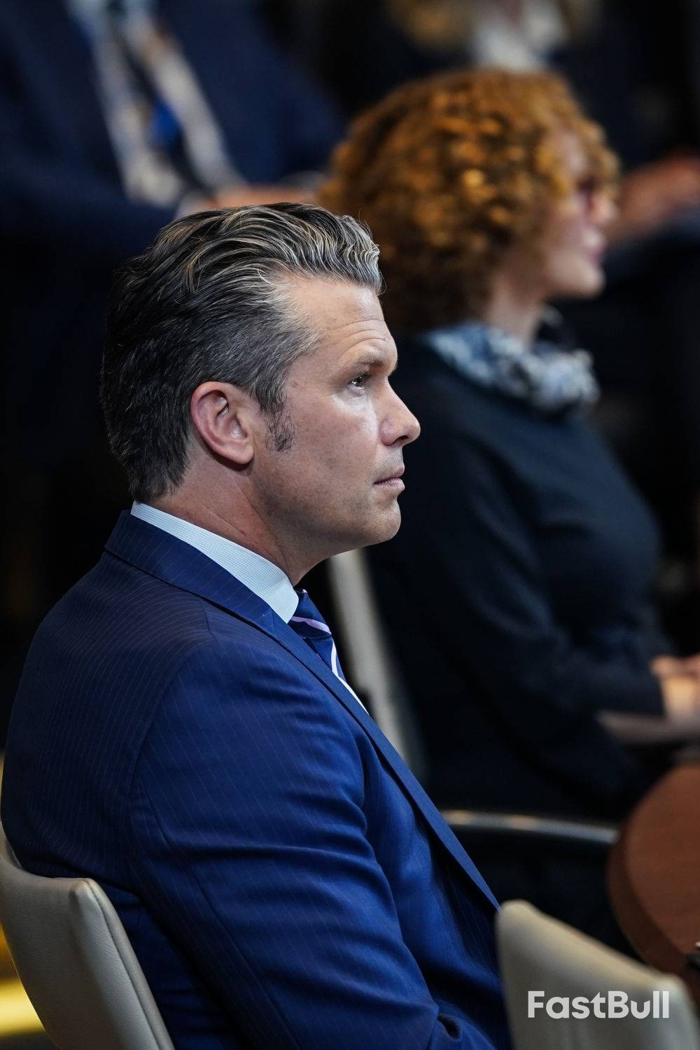 “群聊门”又被翻出，美防长争议不断_2