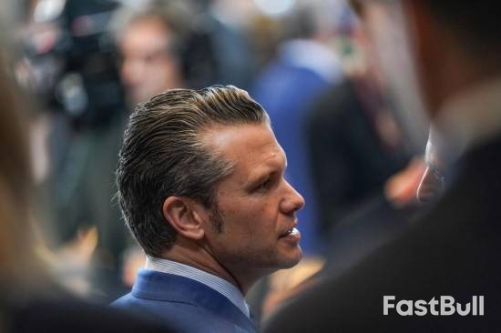 9010亿美元国防法案通过：援乌、加薪、还“惩罚”防长，美国新财年军费花在哪？_2