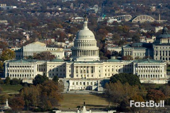 9010亿美元国防法案通过：援乌、加薪、还“惩罚”防长，美国新财年军费花在哪？_1