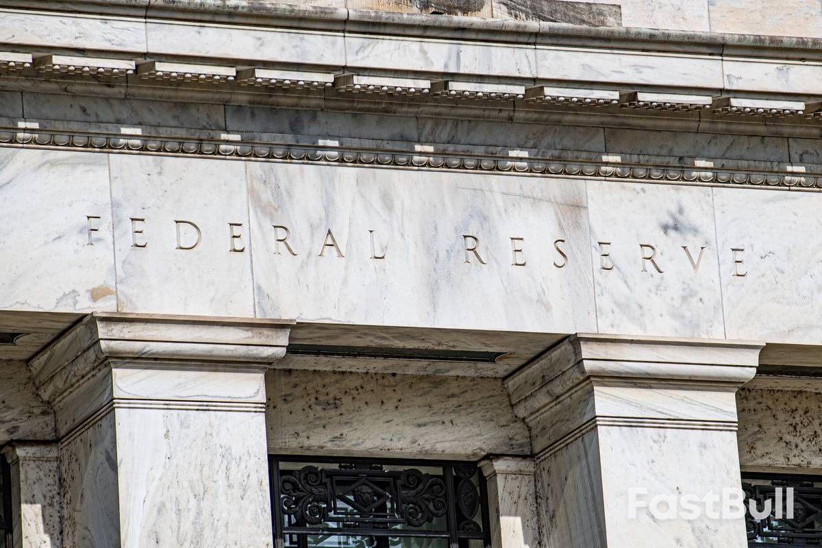 Fed Holds Rates: What Powell's Outlook Means for Stocks_1 Fed Holds Rates: What Powell's Outlook Means for Stocks_1